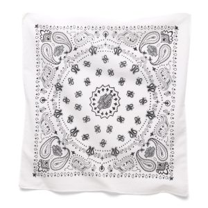 Klasszikus fehér bandana